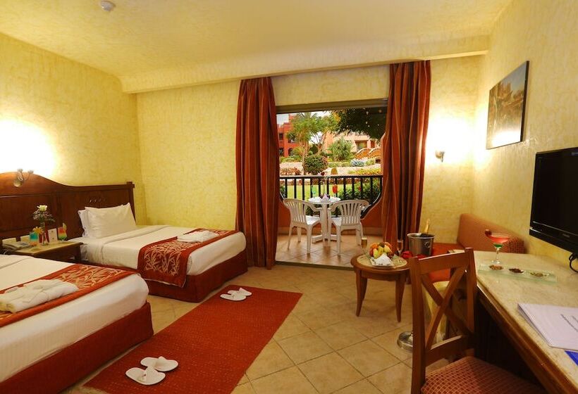 اتاق استاندارد سه تخته با چشم‌انداز باغ, Charmillion Sea Life Resort