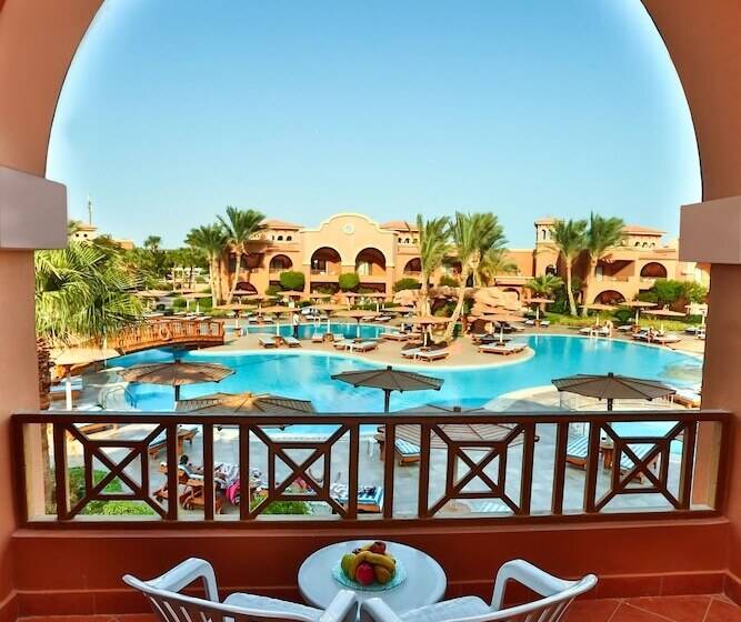 اتاق استاندارد با چشم‌انداز استخر, Charmillion Sea Life Resort