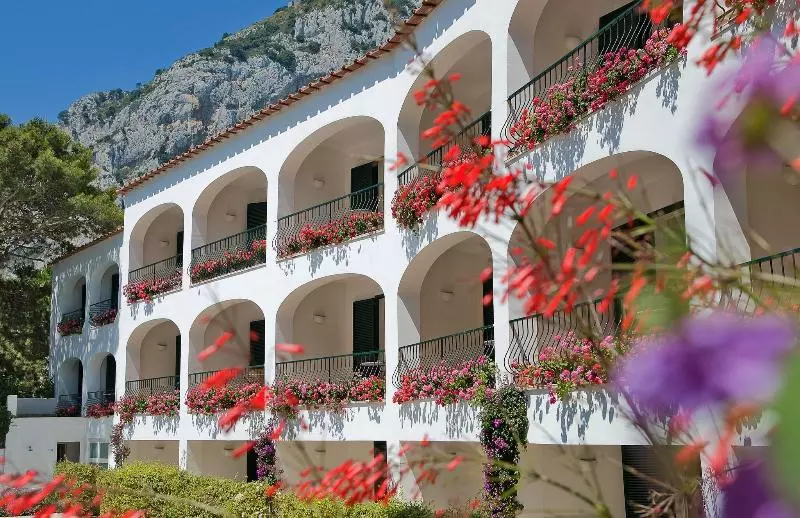 スイート, Comfort Suites Macaé