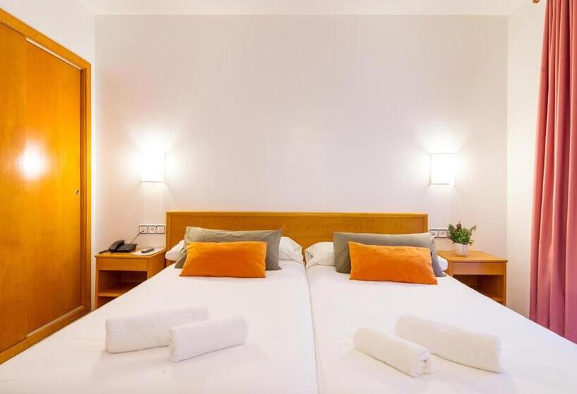 غرفة قياسية, & Diving Les Illes