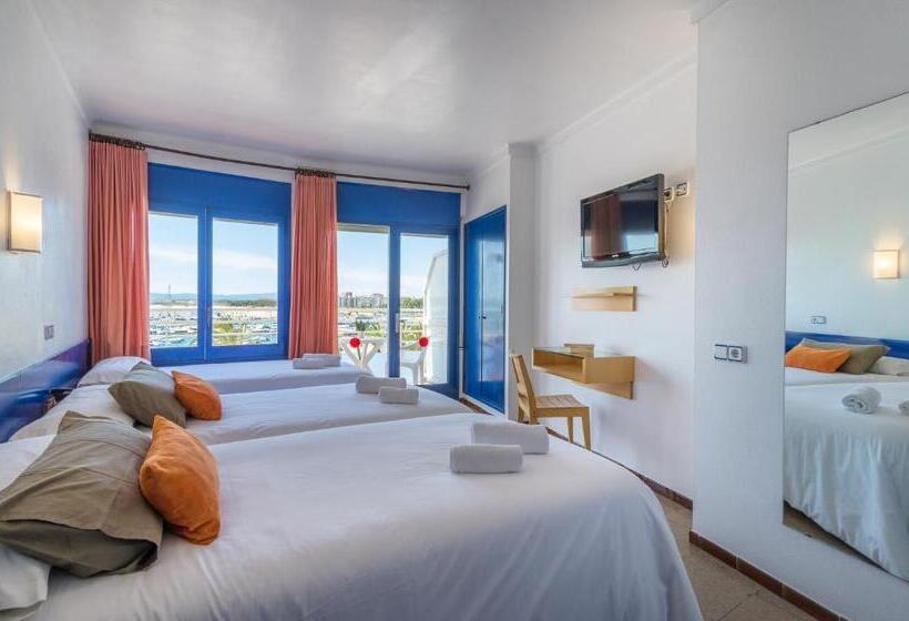 غرفة قياسية ثلاثية, & Diving Les Illes