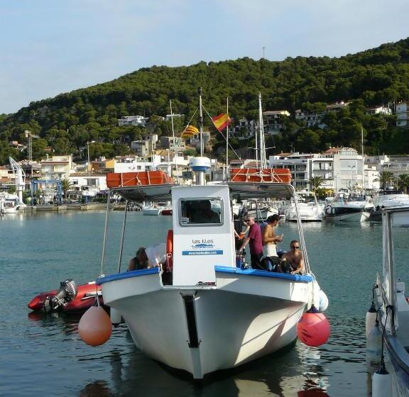 غرفة قياسية, & Diving Les Illes