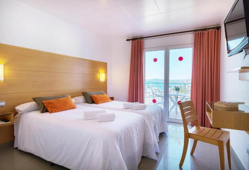 غرفة قياسية مطلّة علي البحر, & Diving Les Illes