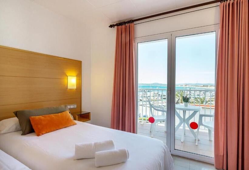 غرفة قياسية مطلّة علي البحر, & Diving Les Illes