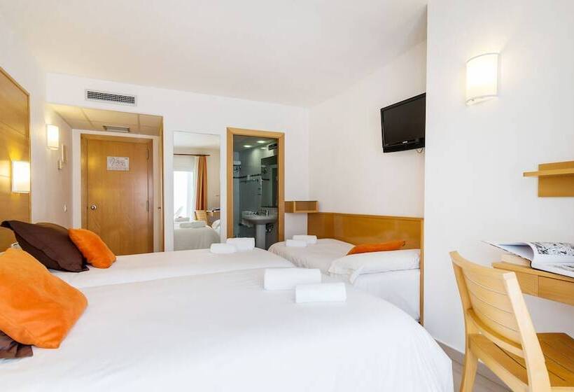 غرفة قياسية ثلاثية, & Diving Les Illes