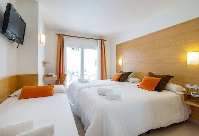 غرفة قياسية ثلاثية, & Diving Les Illes