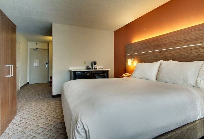 キングサイズベッドのスイートルーム, Holiday Inn Express Poughkeepsie, An Ihg