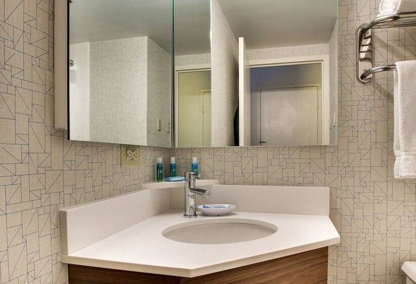 2ダブルベッドのスタンダードルーム, Holiday Inn Express Poughkeepsie, An Ihg