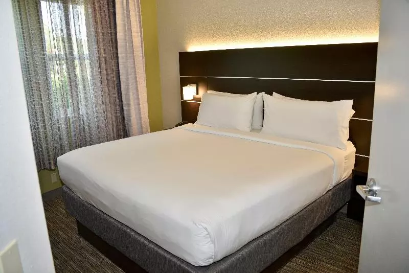 سوئیت با تخت بزرگ, Holiday Inn Express Windsor Sonoma Wine Country, An Ihg