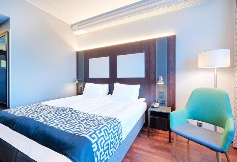 Standardzimmer Kingsize Bett, Holiday Inn Helsinki West   Ruoholahti, An Ihg