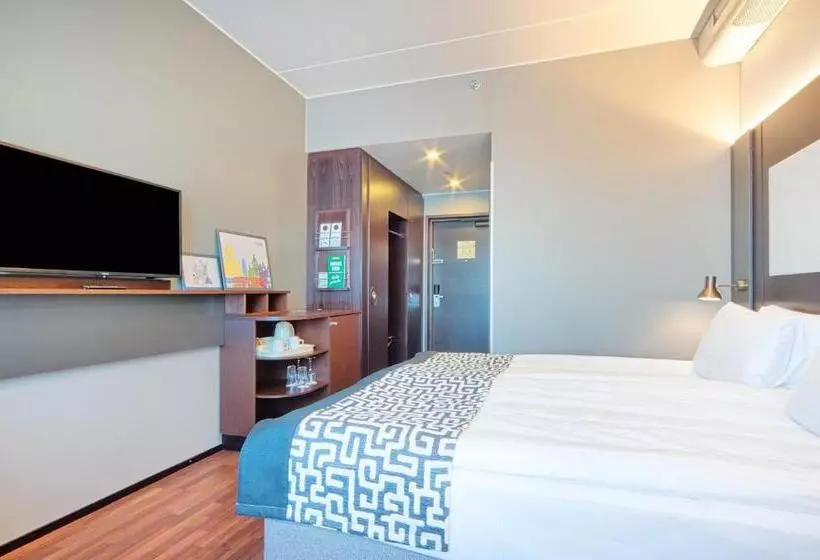 اتاق استاندارد با تخت بزرگ, Holiday Inn Helsinki West   Ruoholahti, An Ihg