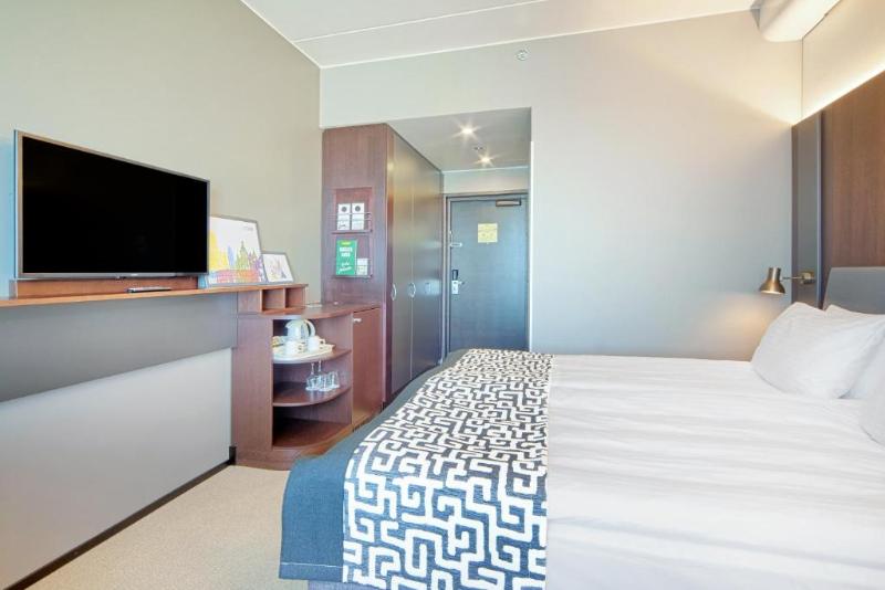 Standardzimmer Kingsize Bett, Holiday Inn Helsinki West   Ruoholahti, An Ihg