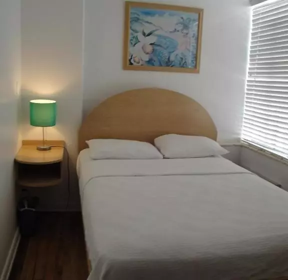 اتاق ساده سه‌ نفره, Island House South Beach
