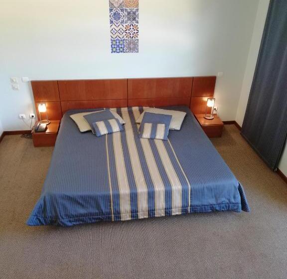 Семейный Номер, La Fontaine