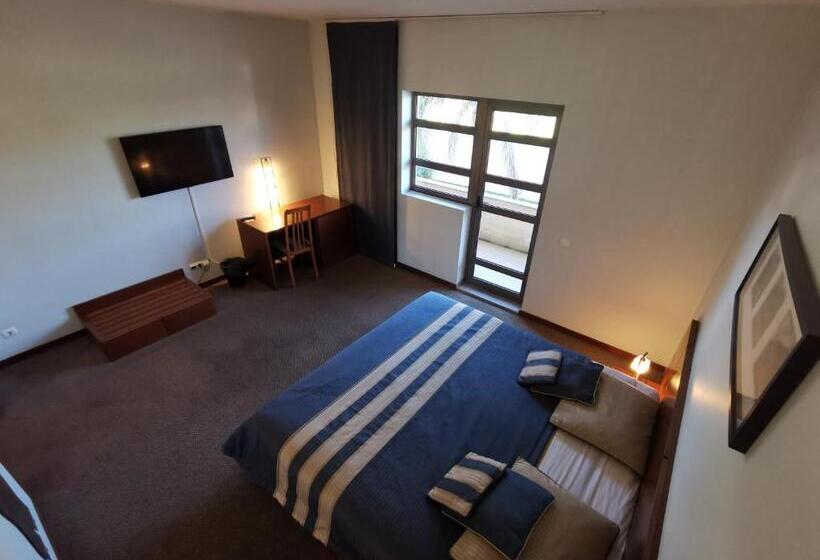 Семейный Номер, La Fontaine