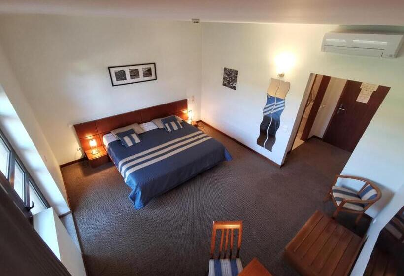 Семейный Номер, La Fontaine