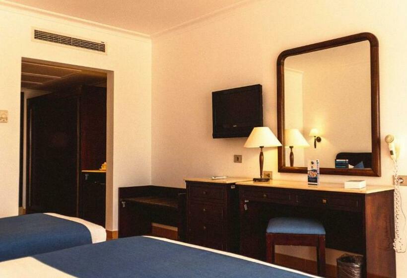 اتاق خانوادگی با چشم‌انداز استخر, JAZ Royal Palmariva