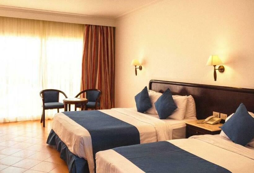 اتاق خانوادگی با چشم‌انداز باغ, JAZ Royal Palmariva