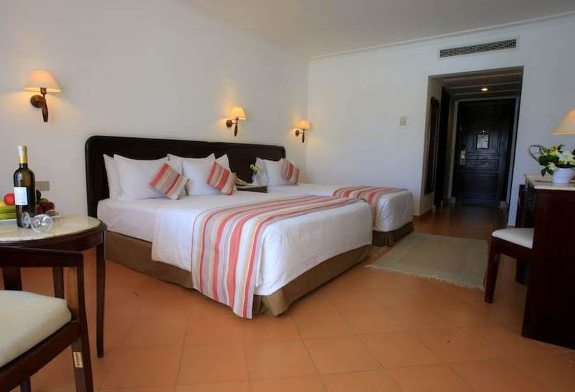 اتاق خانوادگی با چشم‌انداز استخر, JAZ Royal Palmariva