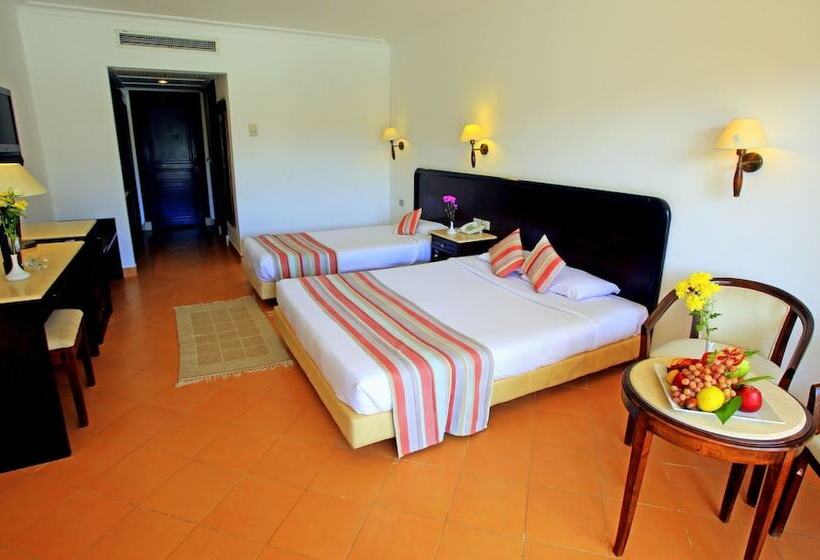 اتاق خانوادگی با چشم‌انداز استخر, JAZ Royal Palmariva