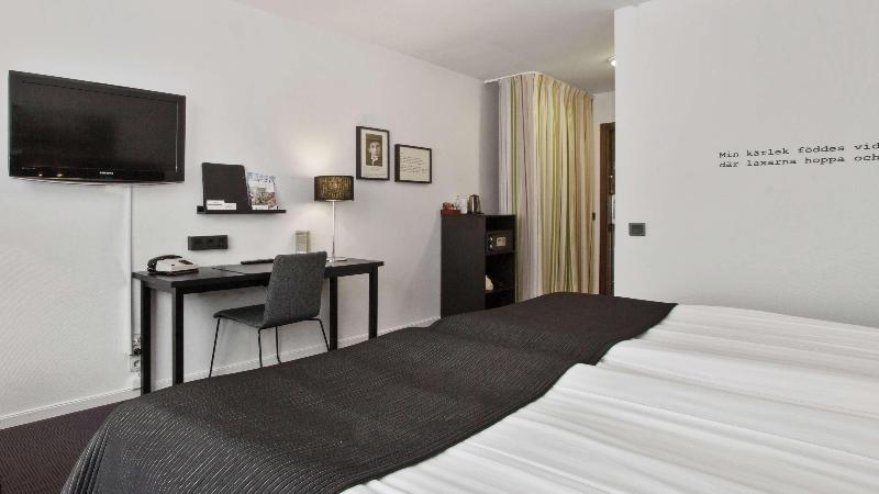 اتاق خانوادگی با چشم‌انداز استخر, JAZ Royal Palmariva