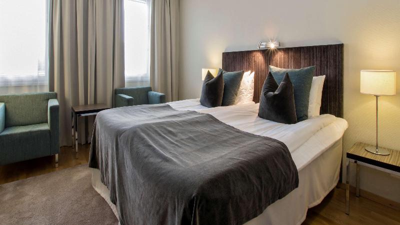 اتاق خانوادگی با چشم‌انداز استخر, JAZ Royal Palmariva