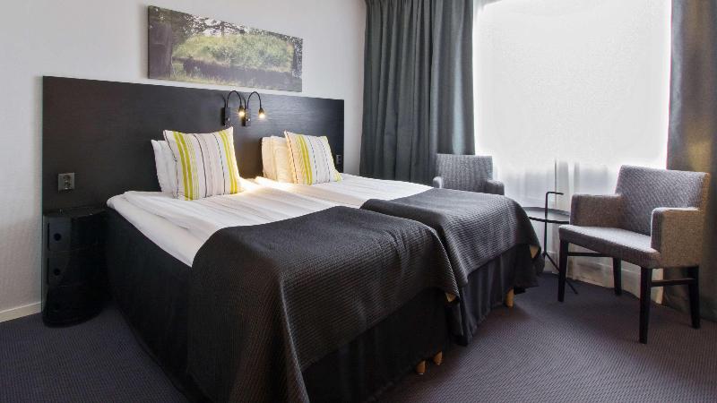 اتاق خانوادگی با چشم‌انداز استخر, JAZ Royal Palmariva