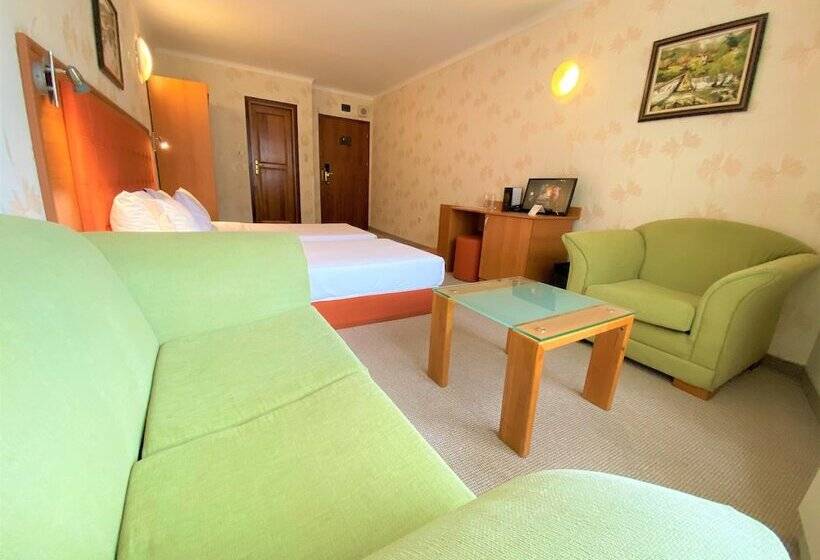 高级大房间, Light