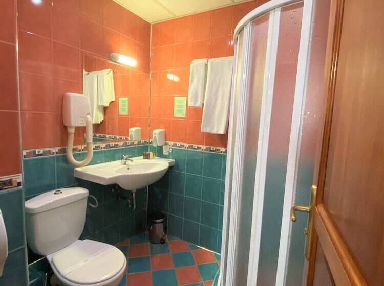 标准三人间, Light