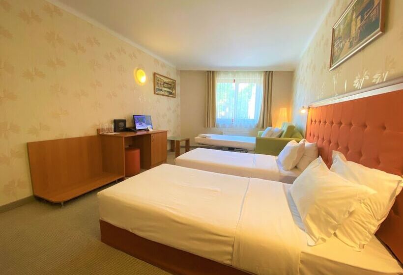 标准三人间, Light