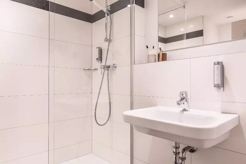 اتاق استاندارد سه نفره, Select Hotel Mainz
