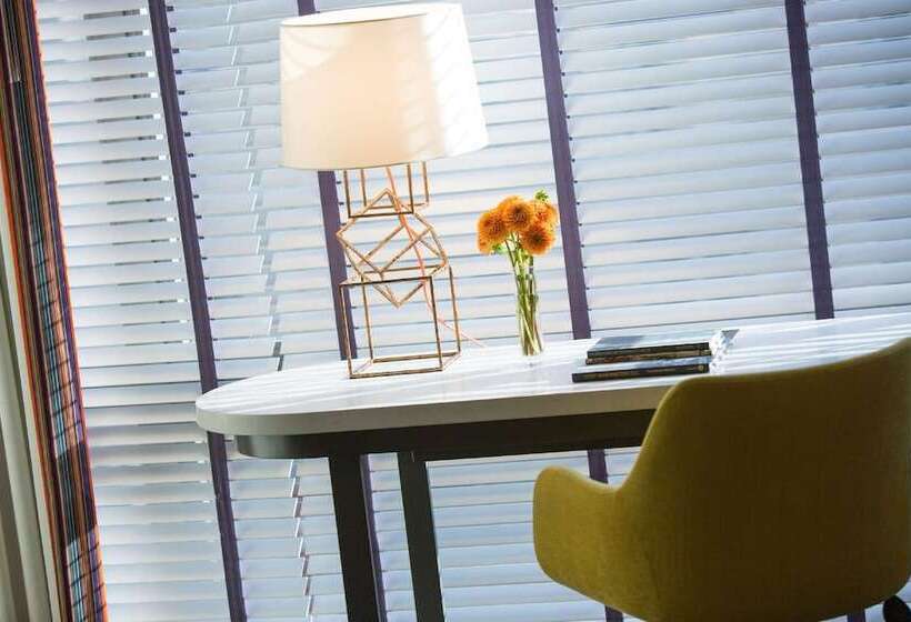 プレミアムスタジオ, The Royal Sonesta Washington Dc Dupont Circle