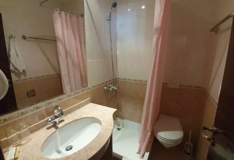 اتاق استاندارد سه تخته با بالکن, Villa Bora