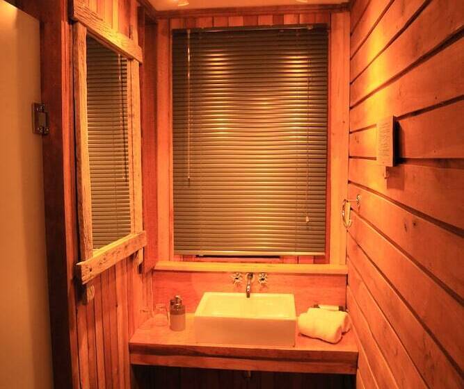 חדר בסיסי, Weskar Lodge