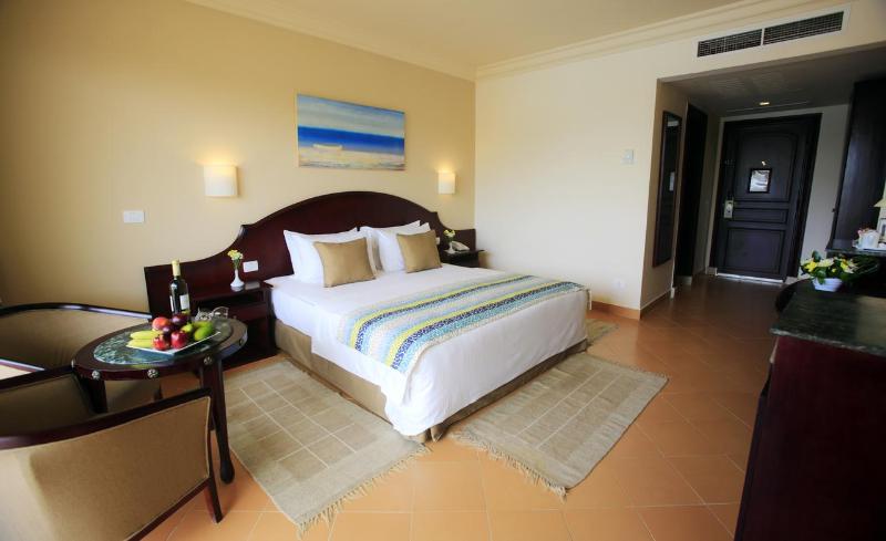 اتاق خانوادگی با چشم‌انداز استخر, JAZ Royal Palmariva