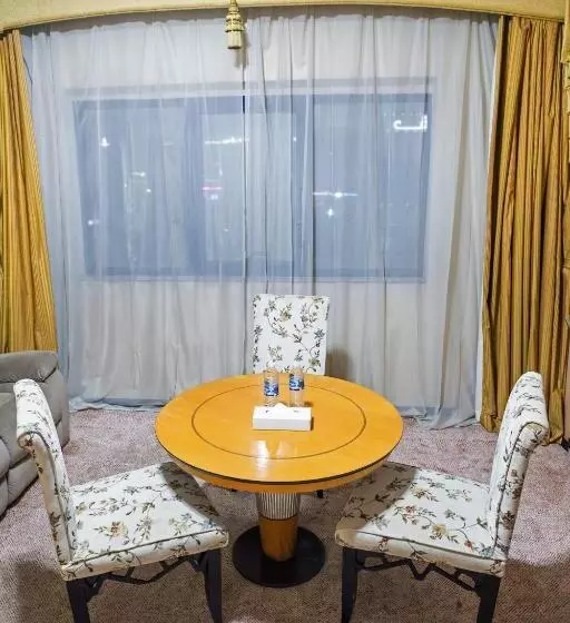 سوییت اجرایی, The Park Hotel Formerly Al Jawhara Gardens