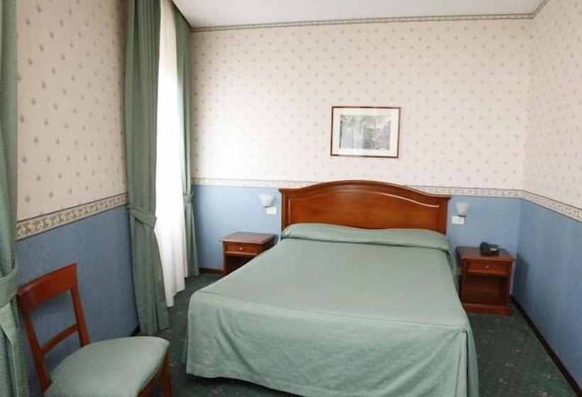 חדר סטנדרט לשלושה, Adriatic