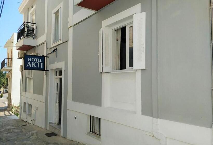 이코노미 룸, Akti