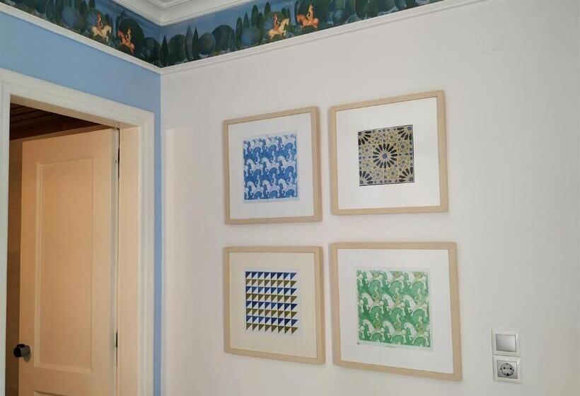 이코노미 룸, Akti