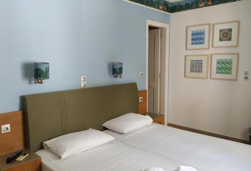 이코노미 룸, Akti