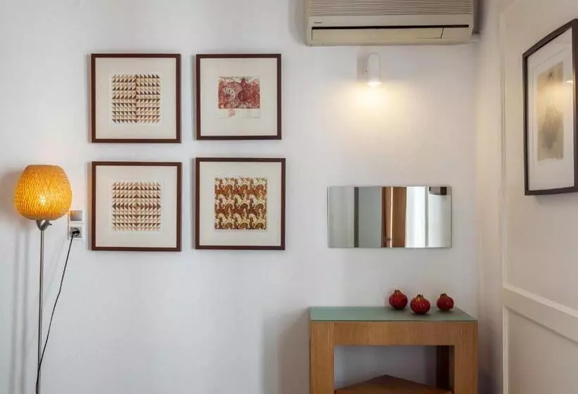 اتاق استاندارد با چشمانداز شهر, Akti
