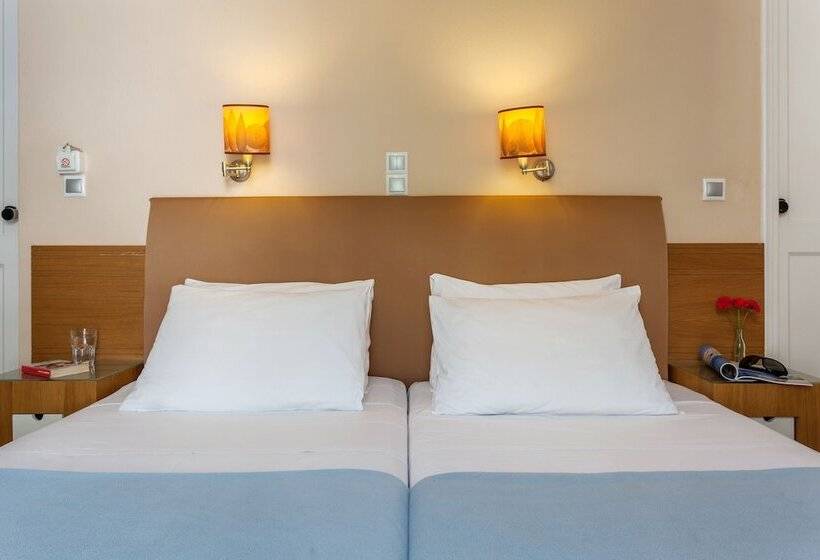 이코노미 룸, Akti