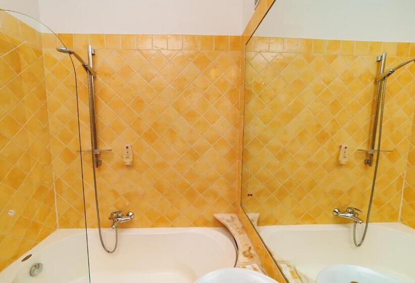 高级三人间, Alberi del Paradiso