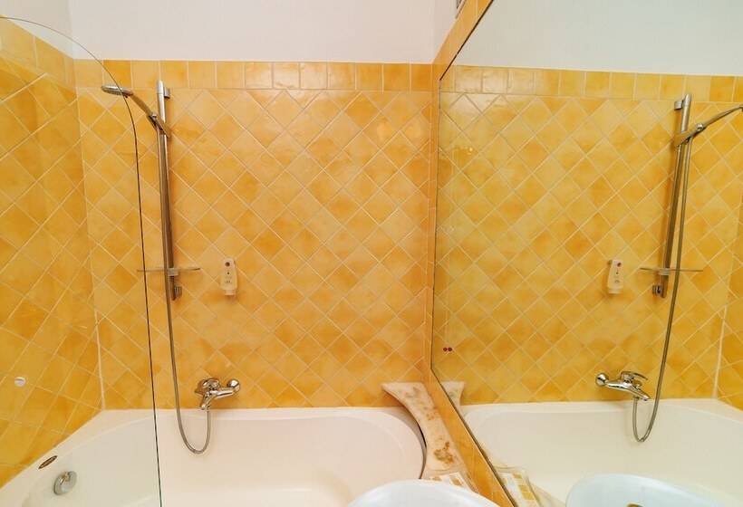 高级三人间, Alberi del Paradiso