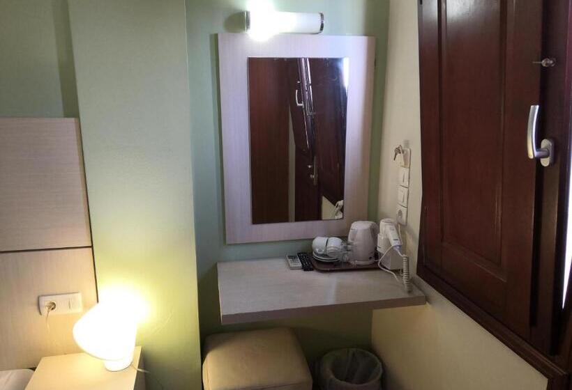 Chambre Economy, Antonia Apartments