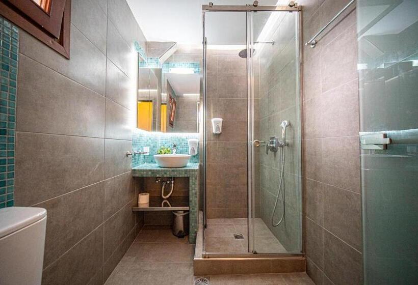 Chambre Triple Economy, Antonia Apartments