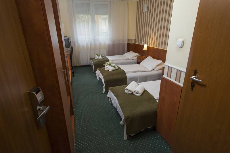 غرفة قياسية ثلاثية, Atlantic