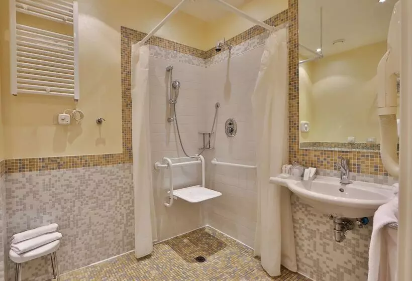 身障者適用スタンダードルーム, Crowne Plaza Venice East, An Ihg