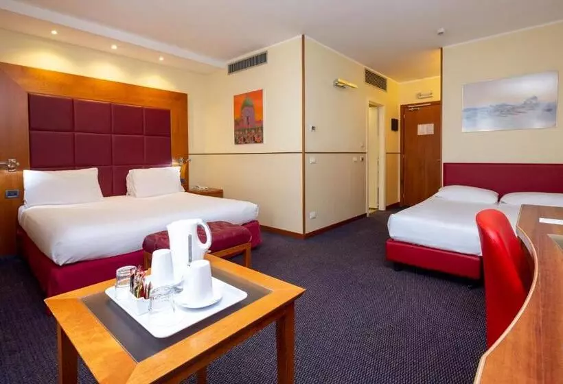 ファミリールーム, Crowne Plaza Venice East, An Ihg