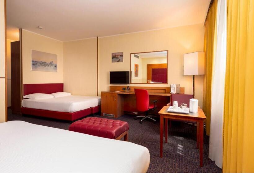 Семейный Номер, Crowne Plaza Venice East, An Ihg